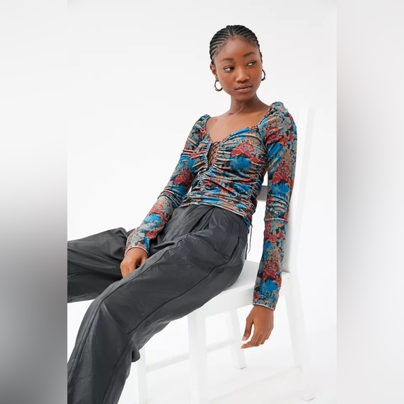 UO Georgia Velour Lace-Up Top - Floral Ruched Long Sleeve Velvet - Picture 4 of 8